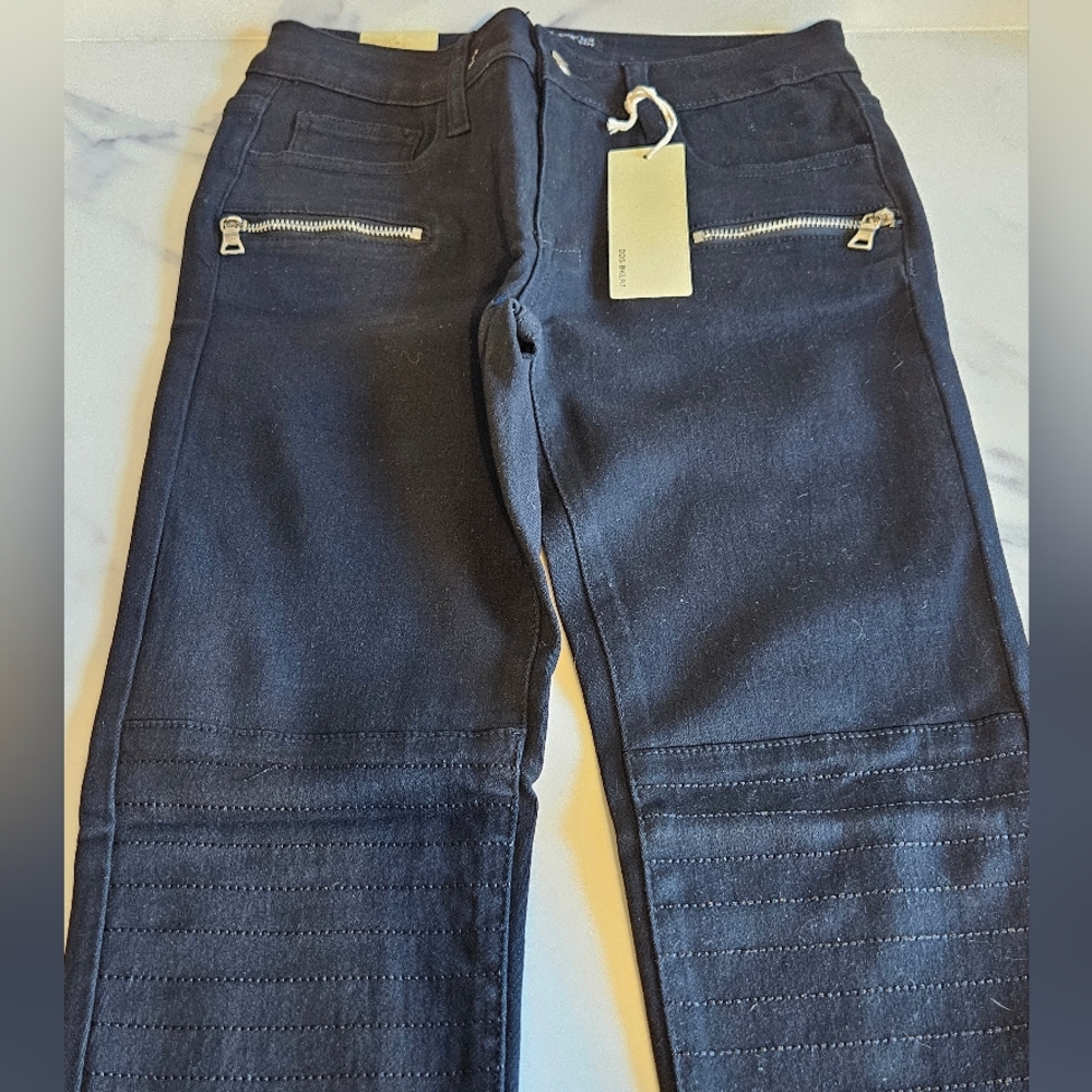 BNWT - Jrs. Super Comfy Stretchy Black Skinny Jeans - Sz 5 - Picture 3 of 3
